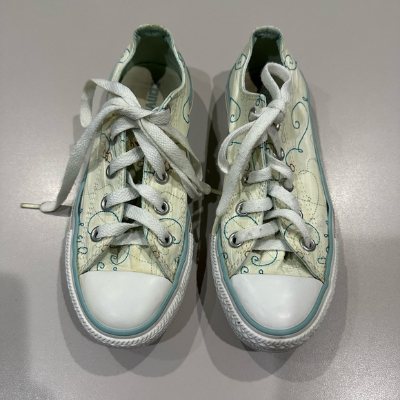ALL STAR Converse Size 5 Turquoise, Yellow and Cream. Good Condition. - Picture 2 of 8